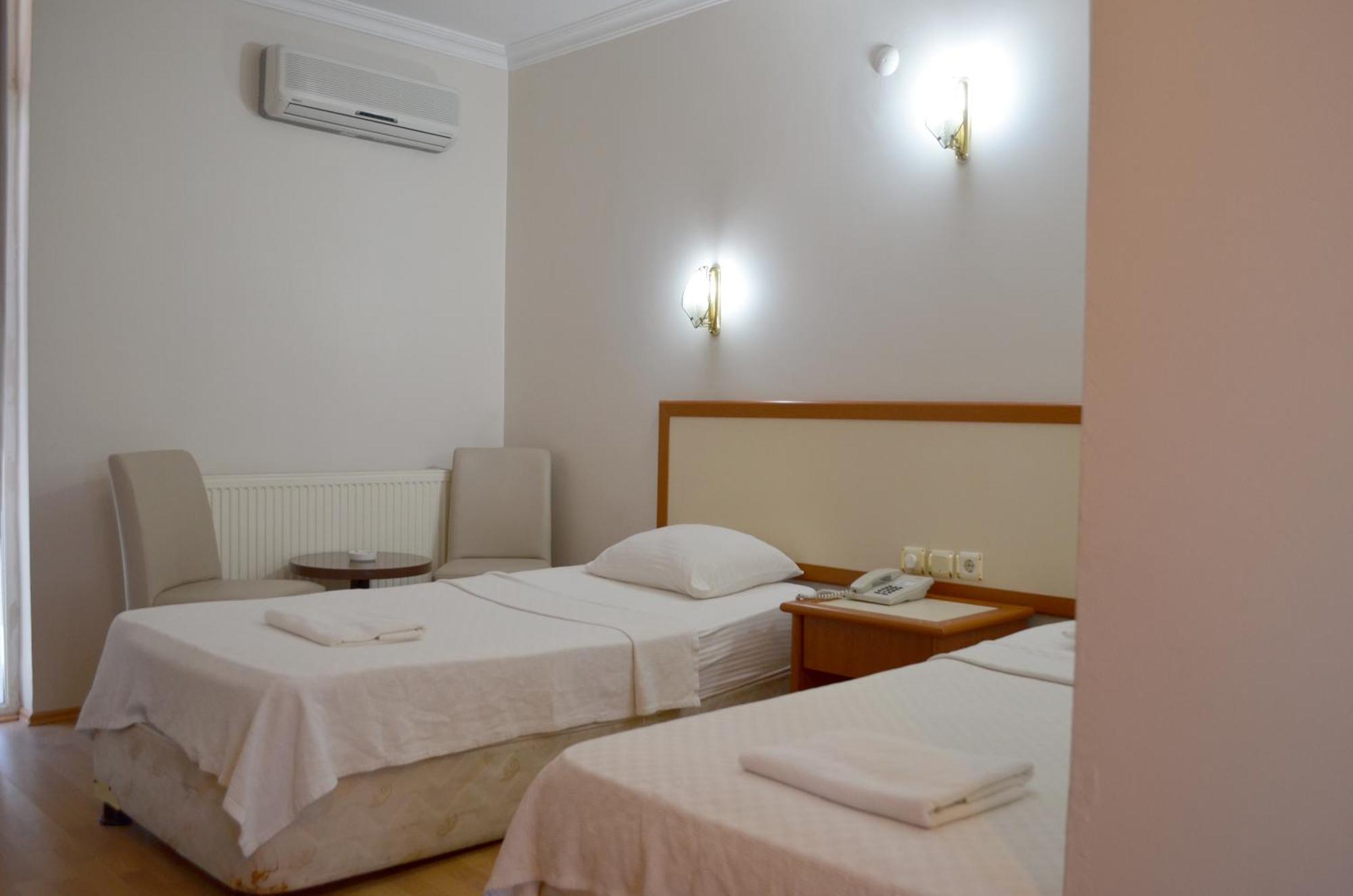 Grand Milano Hotel Ayvalik Quarto foto