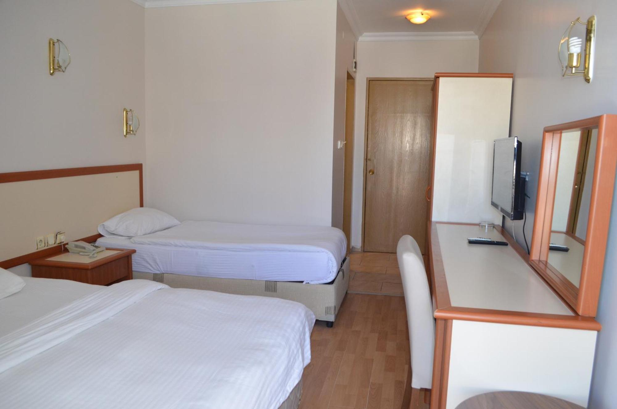 Grand Milano Hotel Ayvalik Quarto foto