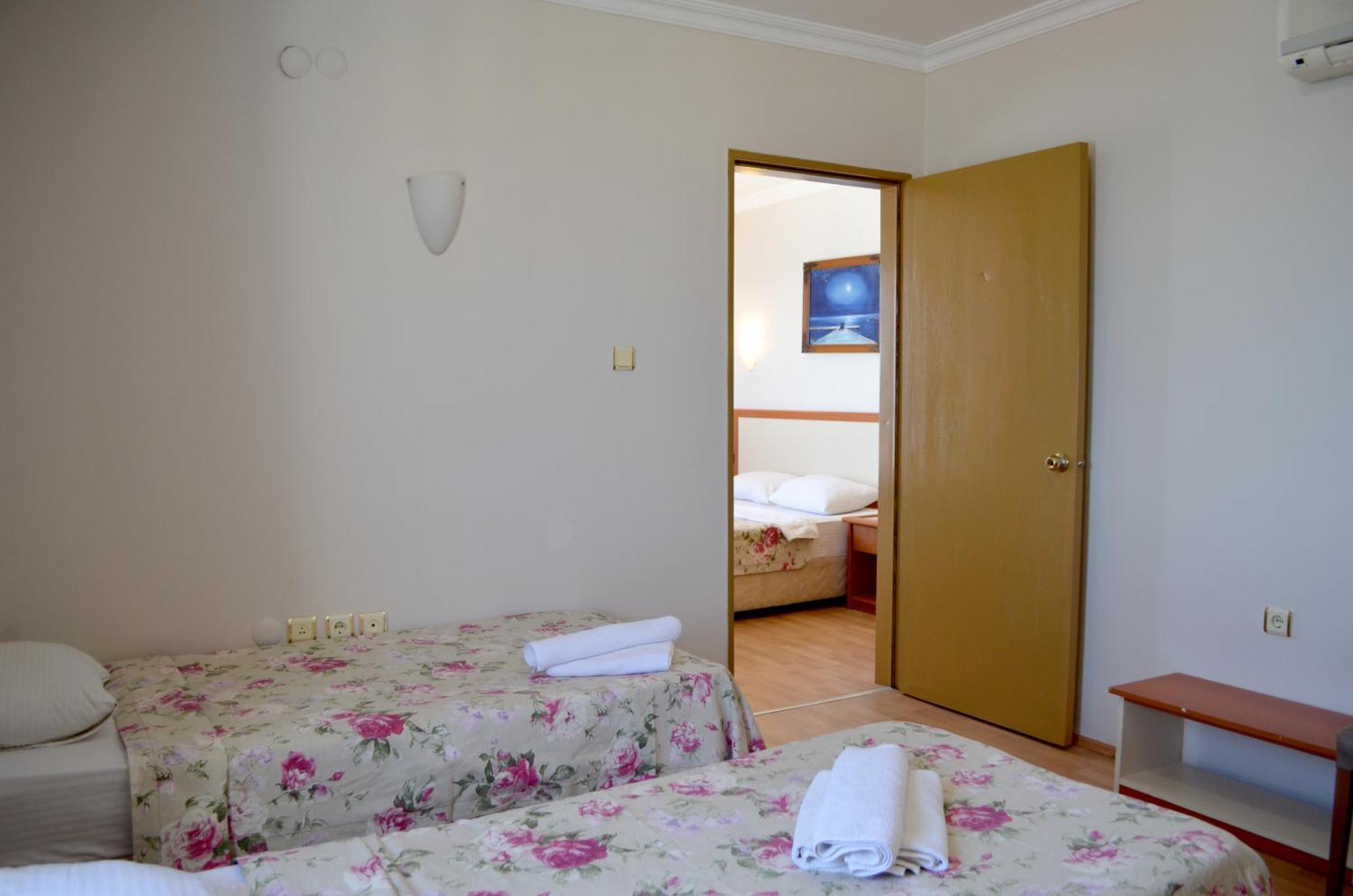 Grand Milano Hotel Ayvalik Quarto foto