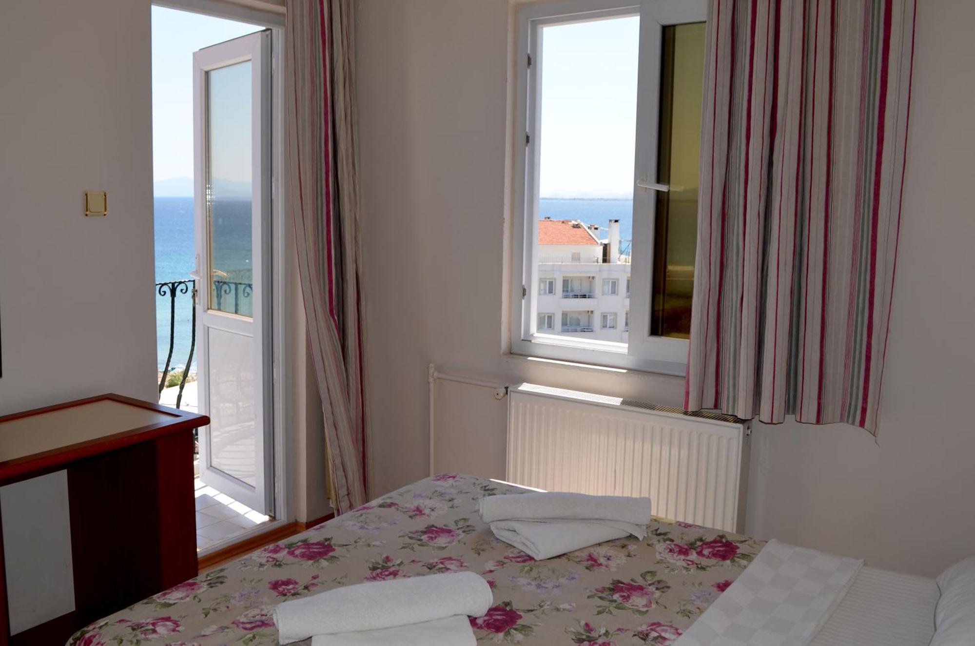 Grand Milano Hotel Ayvalik Quarto foto