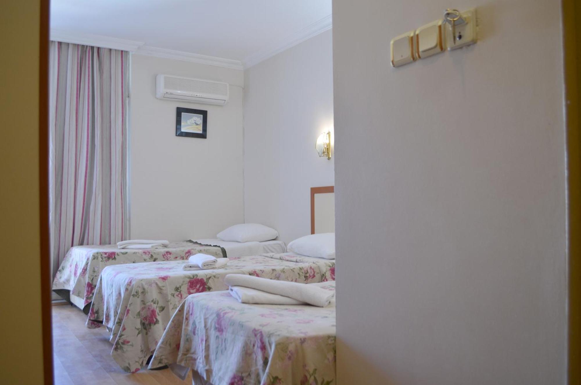 Grand Milano Hotel Ayvalik Quarto foto