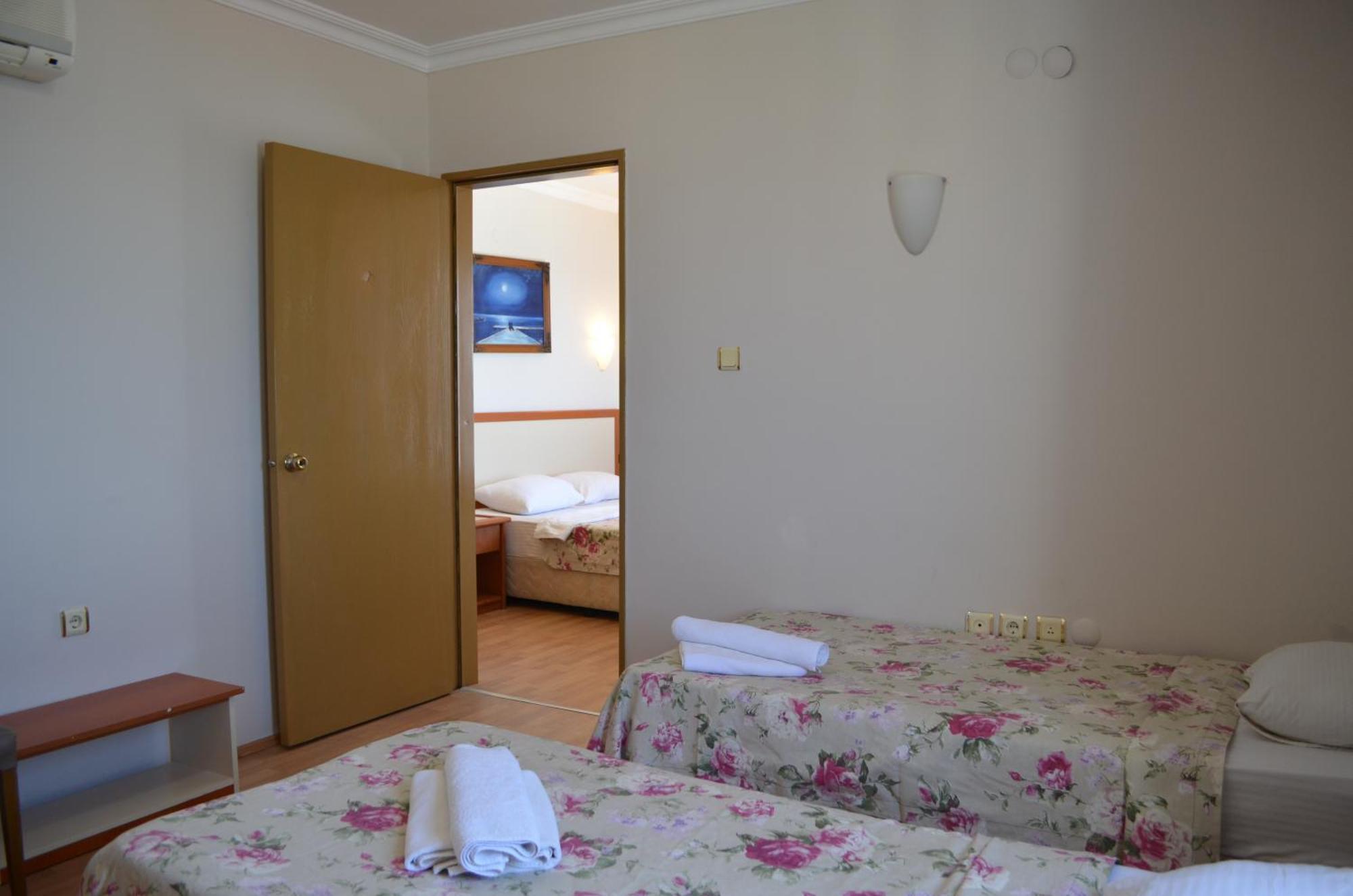 Grand Milano Hotel Ayvalik Quarto foto